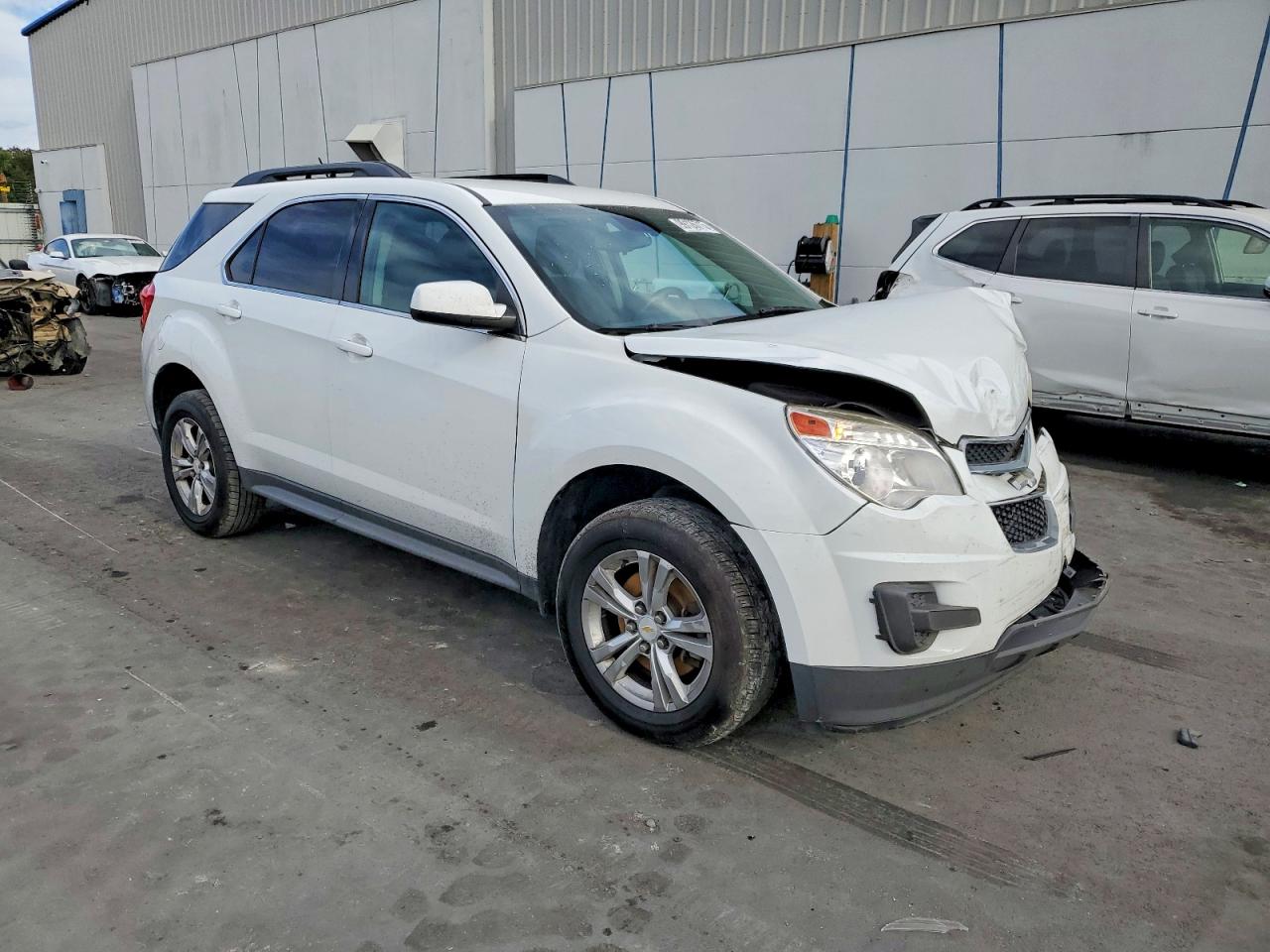 2015 CHEVROLET EQUINOX LT photo 4