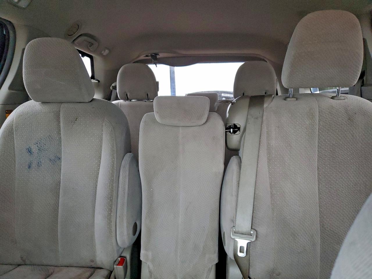 2014 TOYOTA SIENNA LE photo 19