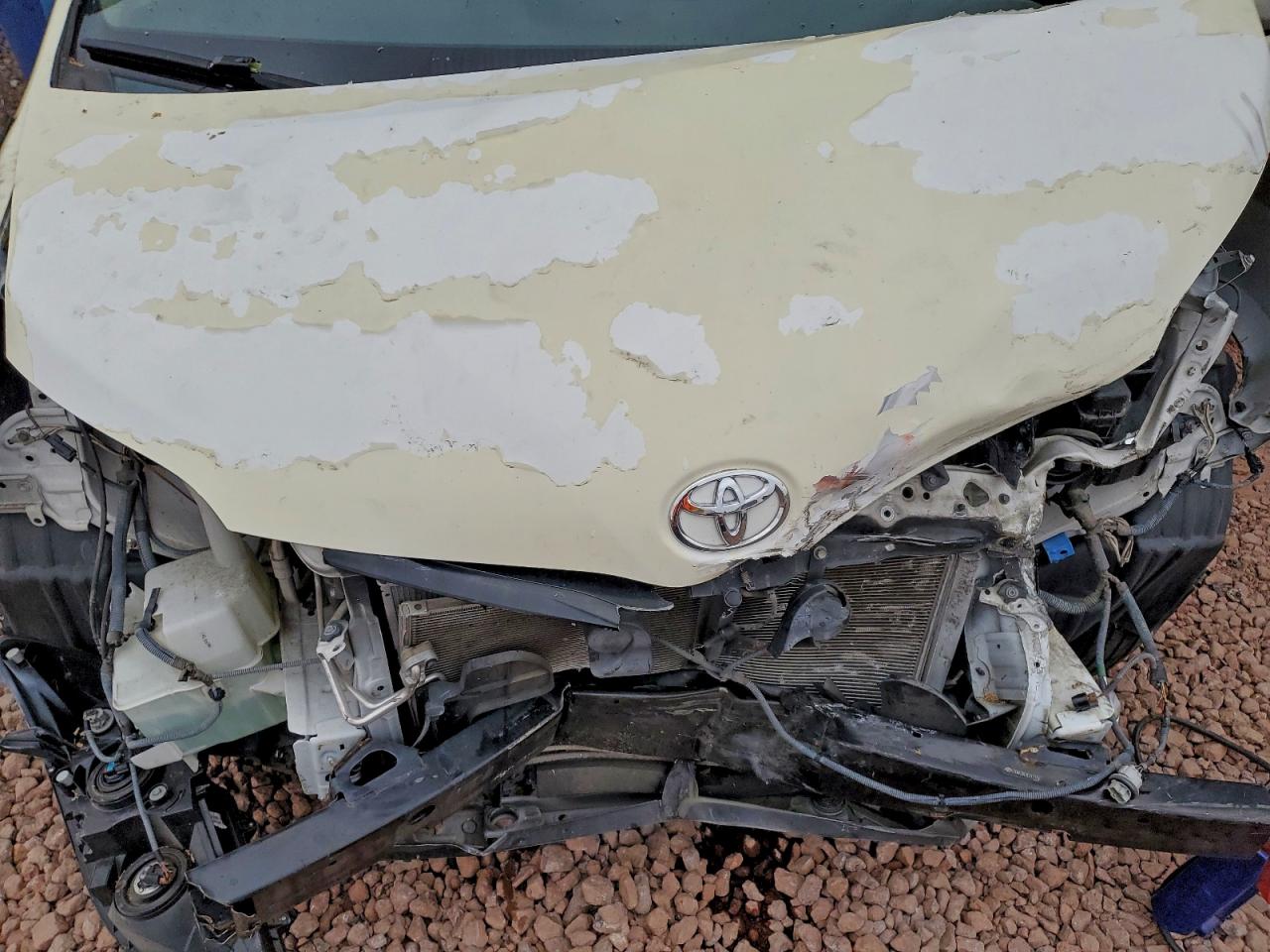 2014 TOYOTA SIENNA LE photo 23