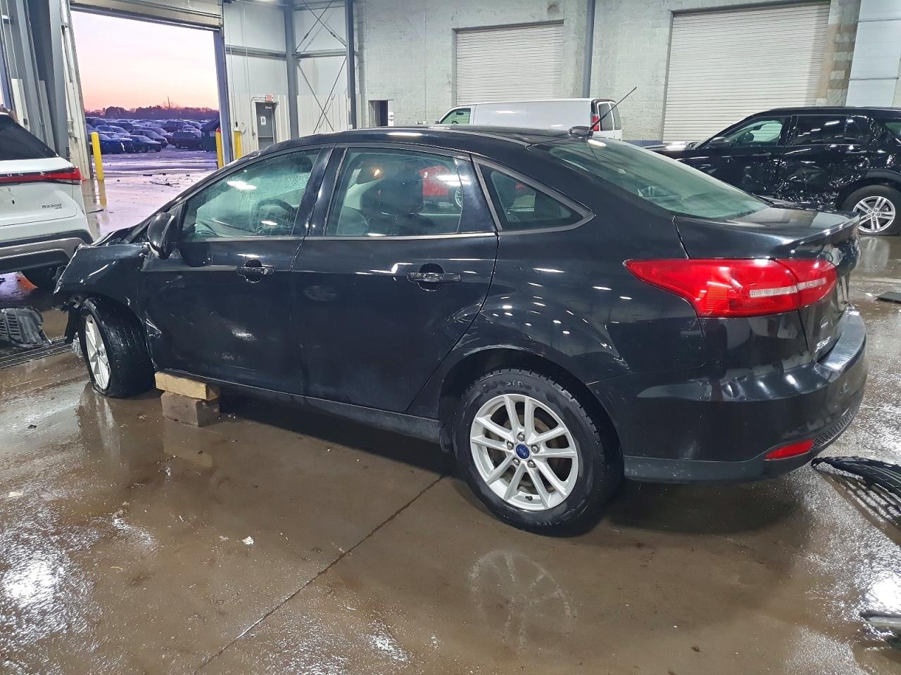 2015 FORD FOCUS SE photo 2