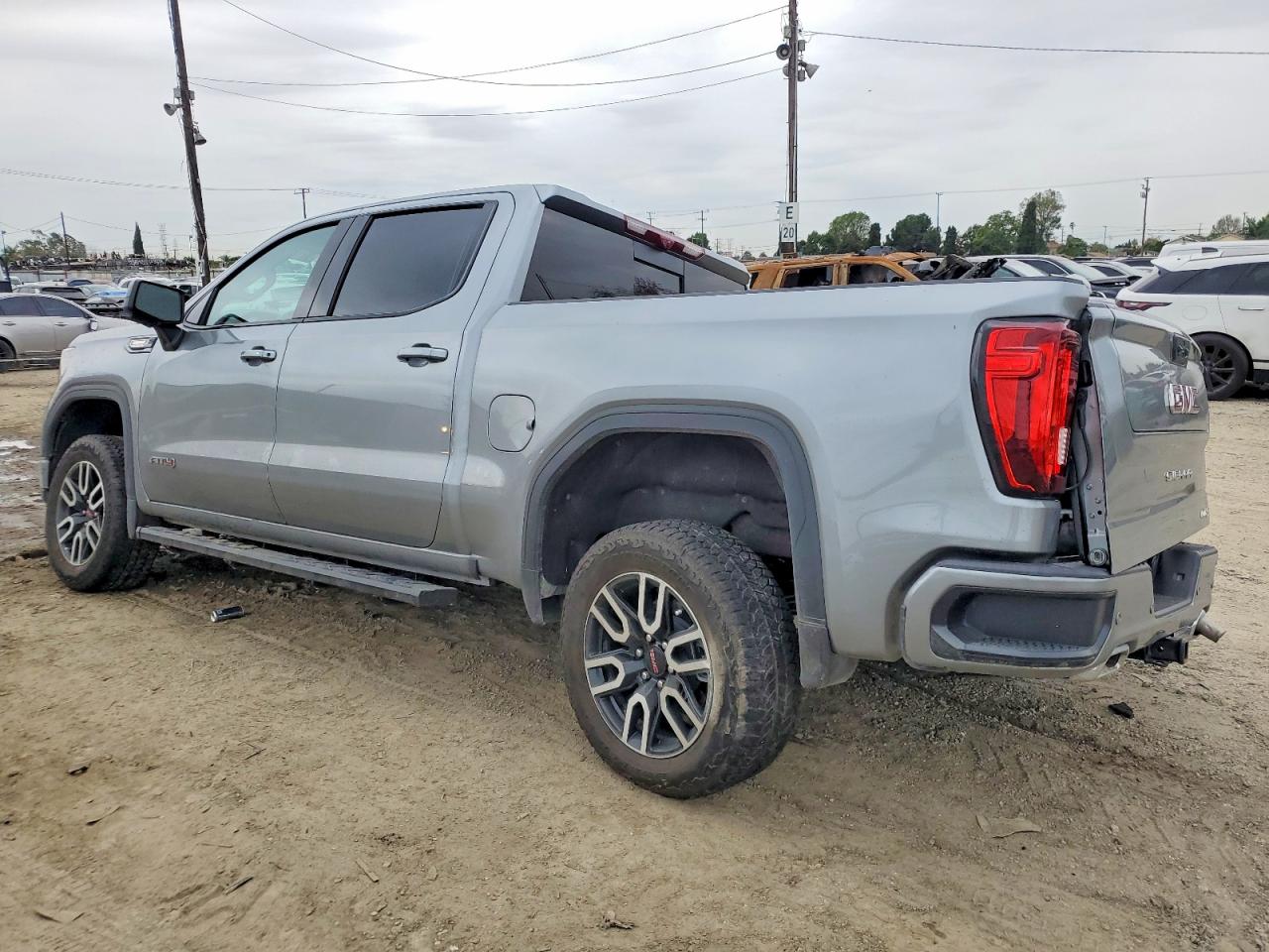 2025 GMC SIERRA K1500 AT4 photo 3
