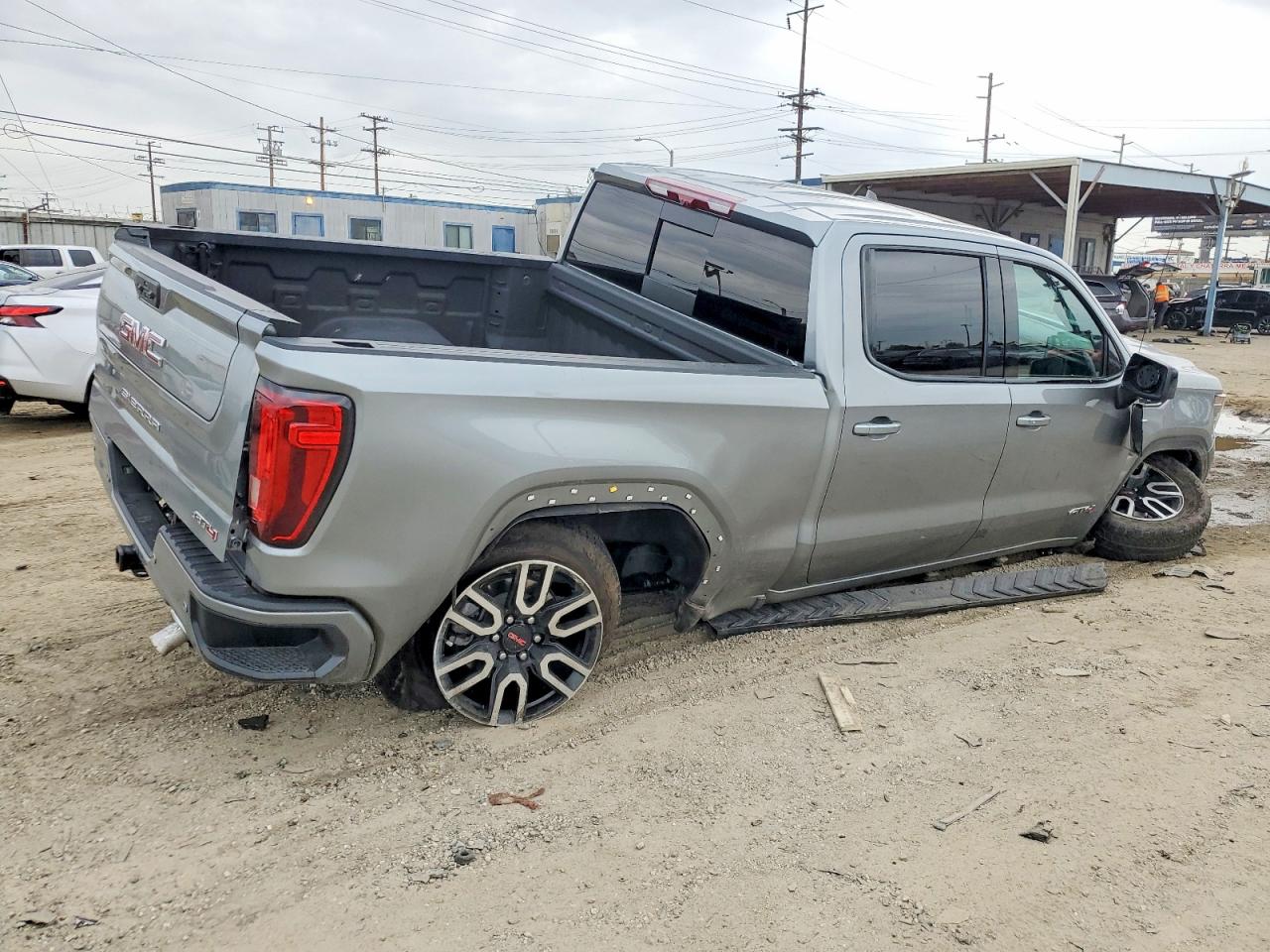 2025 GMC SIERRA K1500 AT4 photo 5