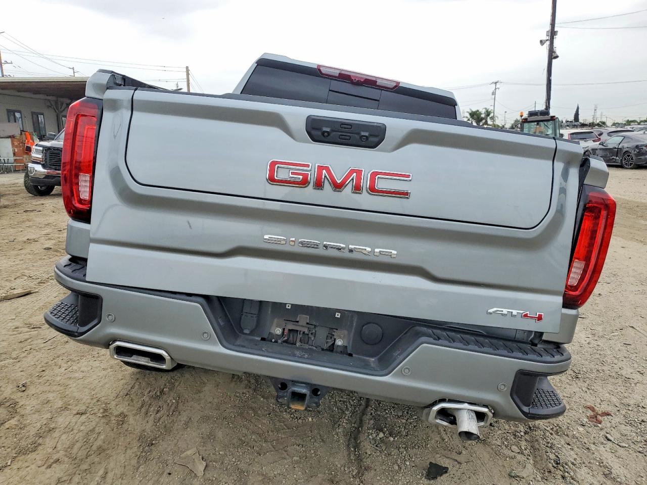 2025 GMC SIERRA K1500 AT4 photo 11