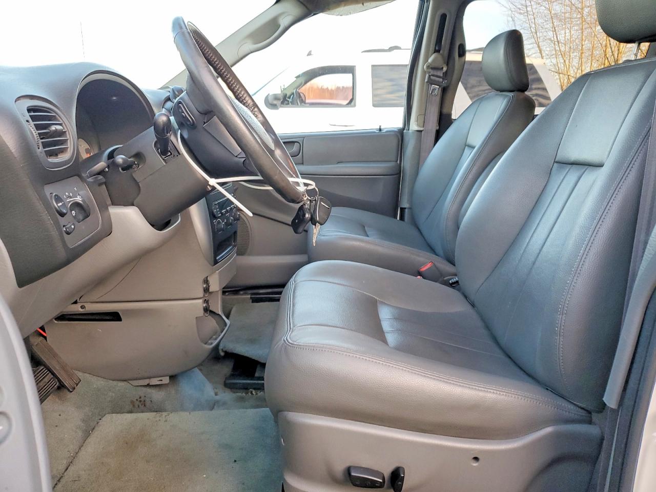 2005 CHRYSLER TOWN & COUNTRY TOURING photo 7