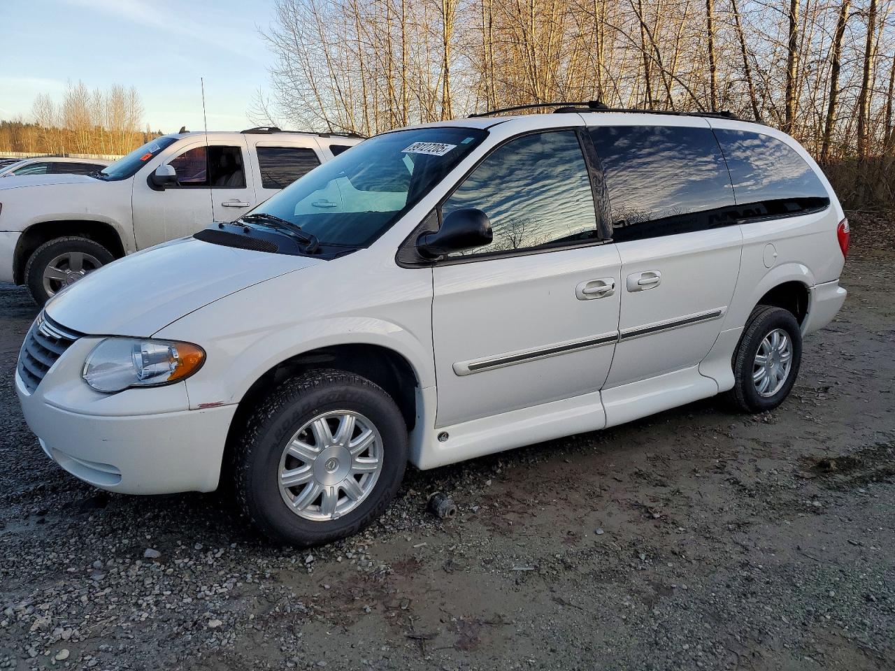 2005 CHRYSLER TOWN & COUNTRY