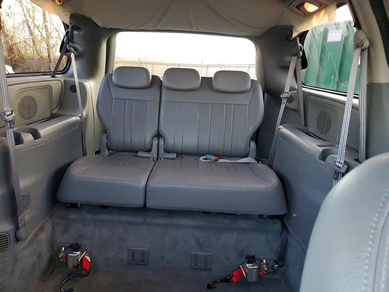 2005 CHRYSLER TOWN & COUNTRY TOURING photo 10