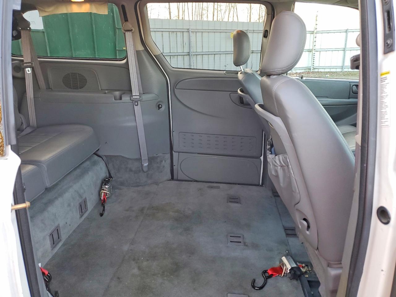 2005 CHRYSLER TOWN & COUNTRY TOURING photo 11
