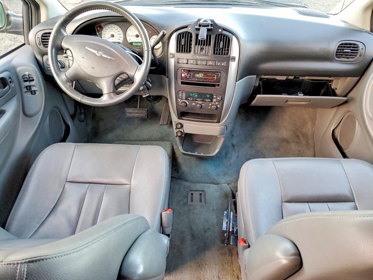 2005 CHRYSLER TOWN & COUNTRY TOURING photo 8