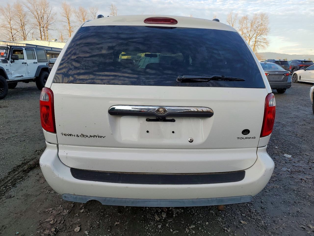 2005 CHRYSLER TOWN & COUNTRY TOURING photo 6