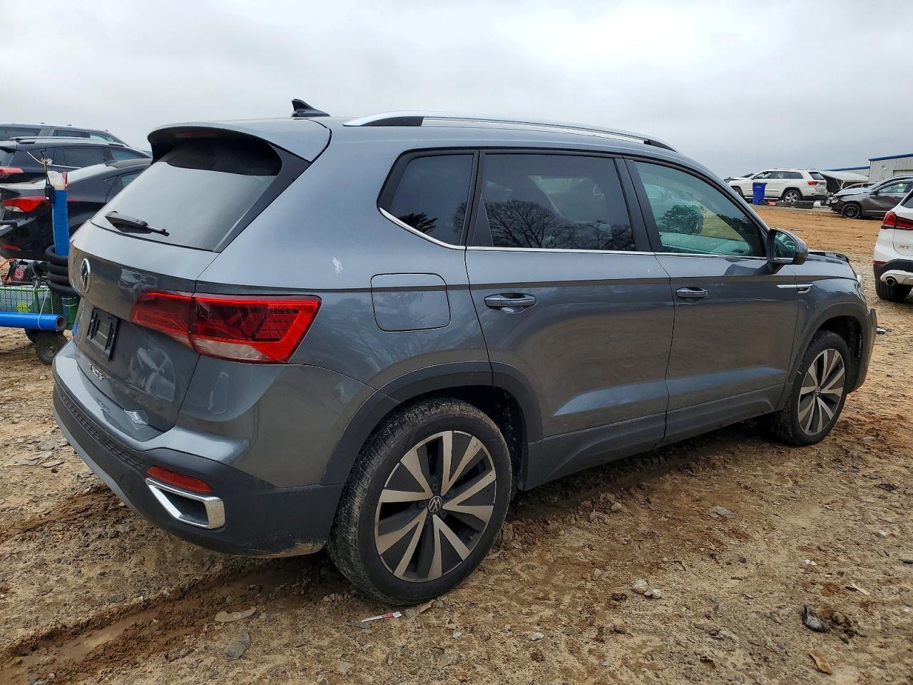 2024 VOLKSWAGEN TAOS SE photo 3