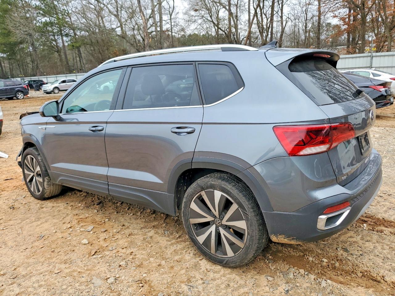 2024 VOLKSWAGEN TAOS SE photo 2