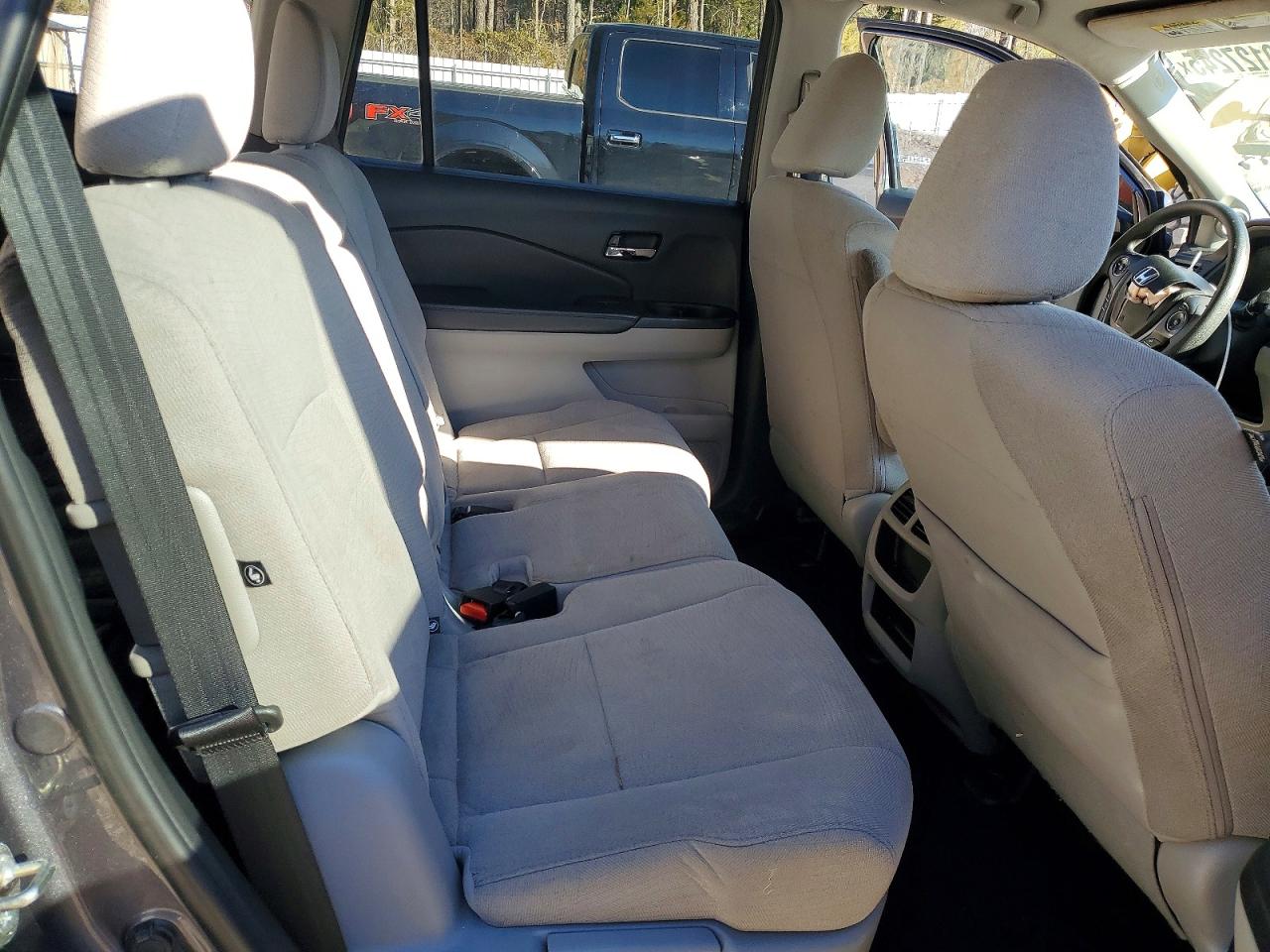 2016 HONDA PILOT LX photo 11