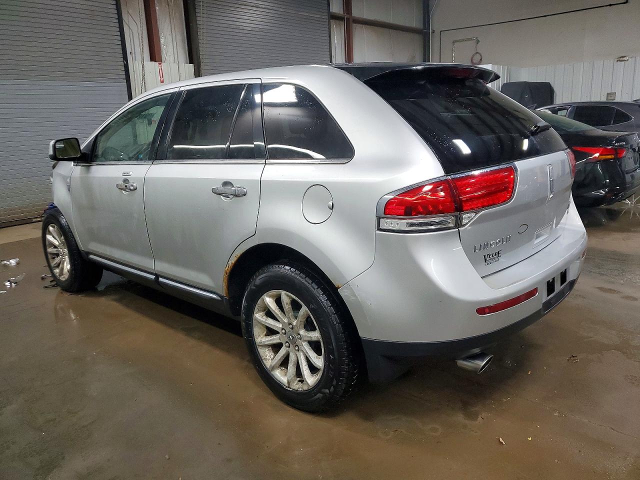2011 LINCOLN MKX photo 2