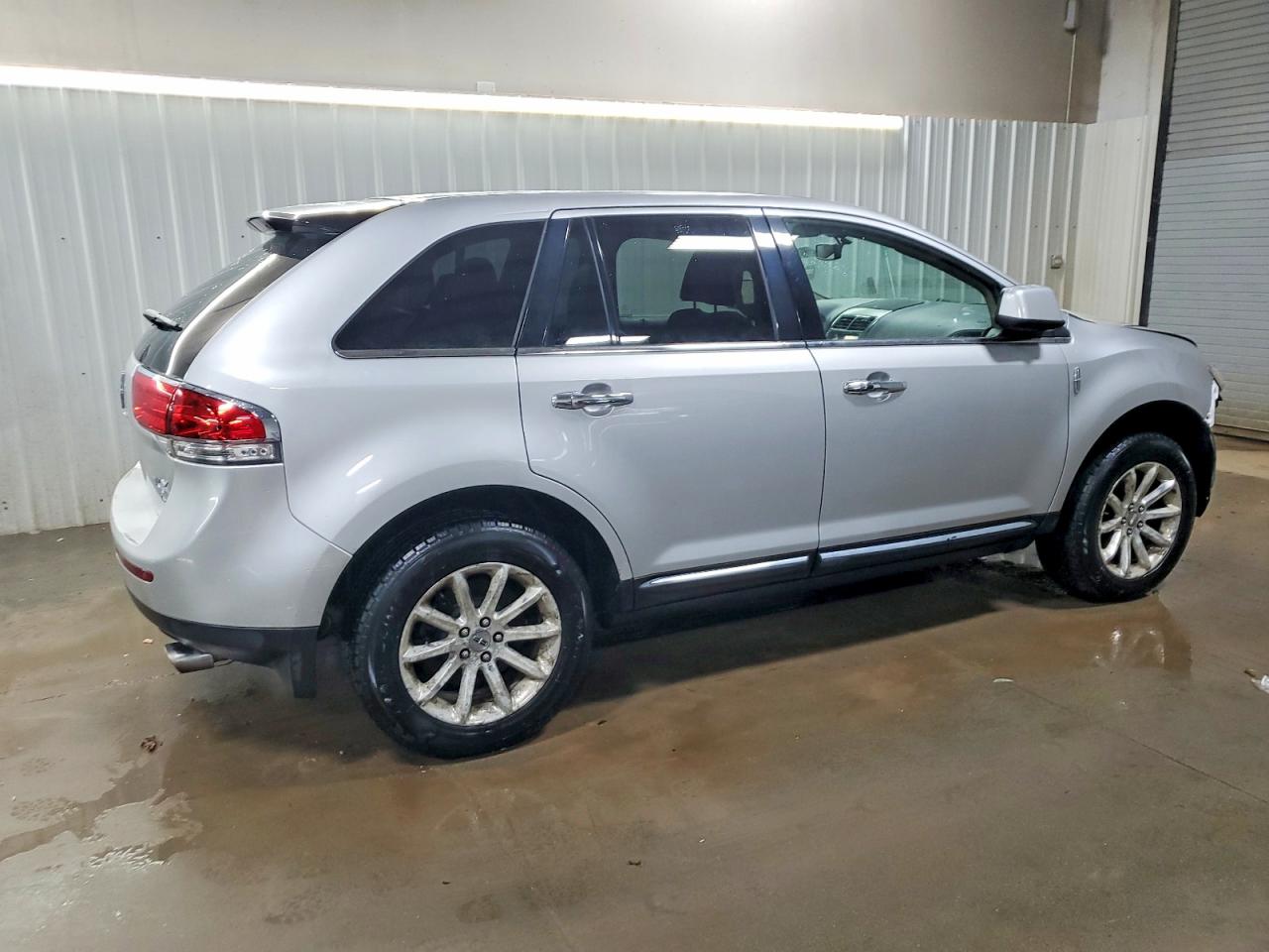 2011 LINCOLN MKX photo 3