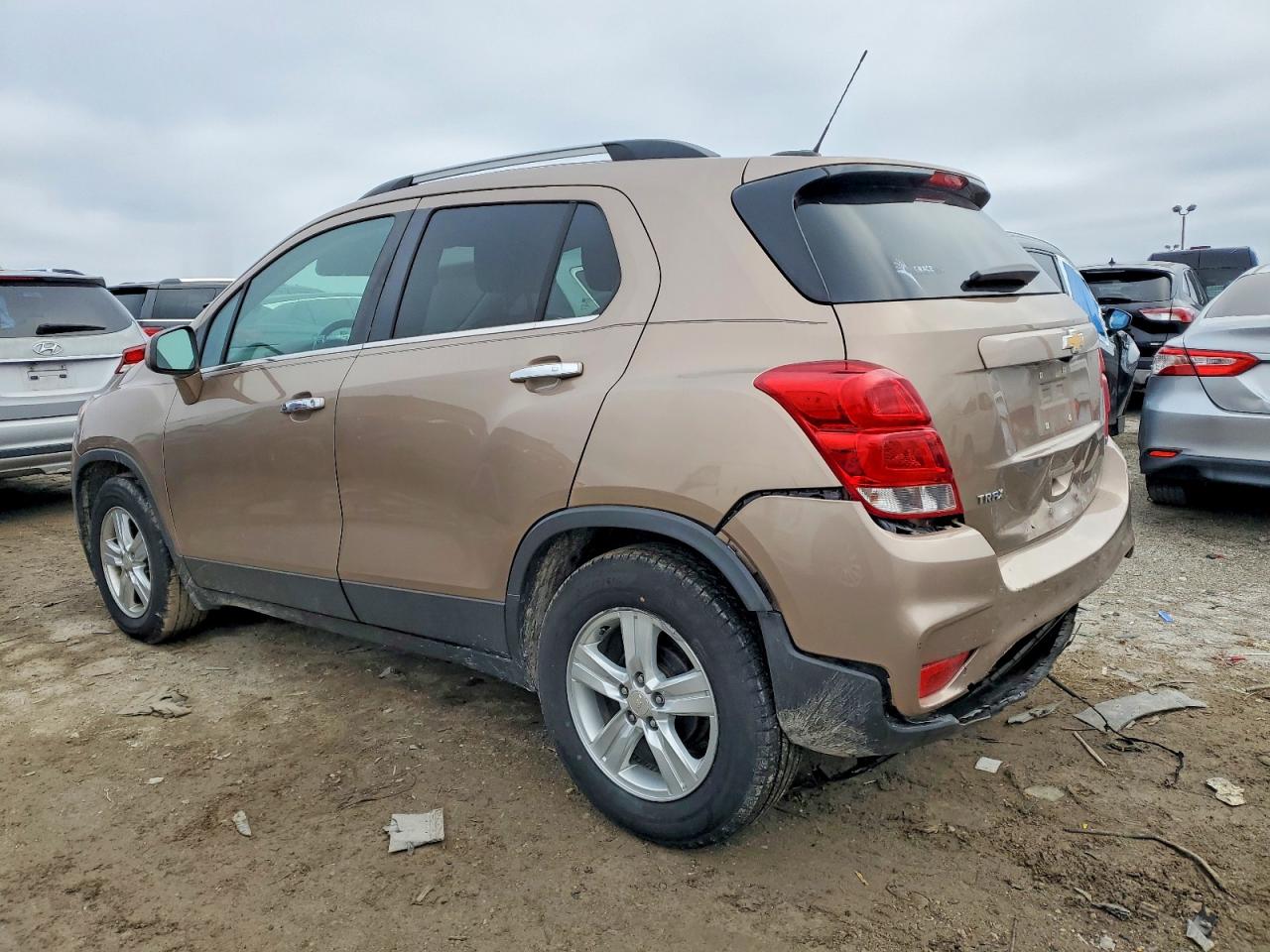 2018 CHEVROLET TRAX 1LT photo 2