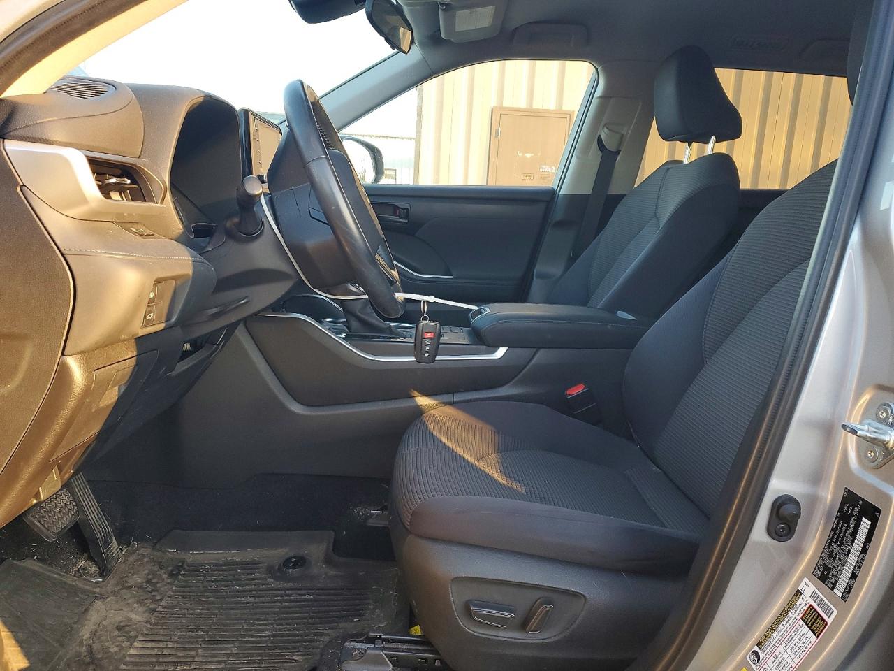 2020 TOYOTA HIGHLANDER HYBRID LE photo 7