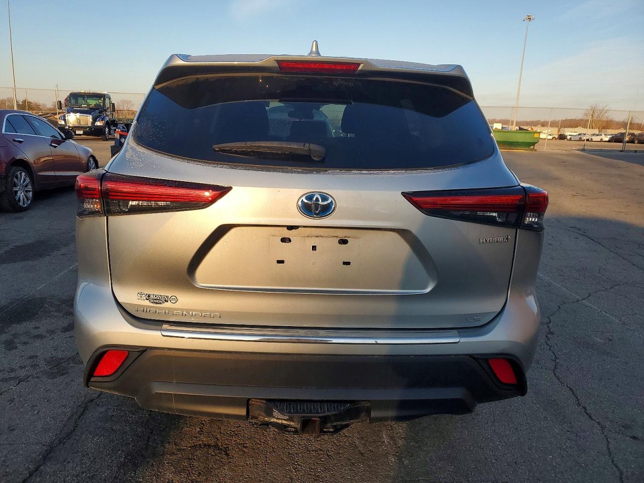 2020 TOYOTA HIGHLANDER HYBRID LE photo 6