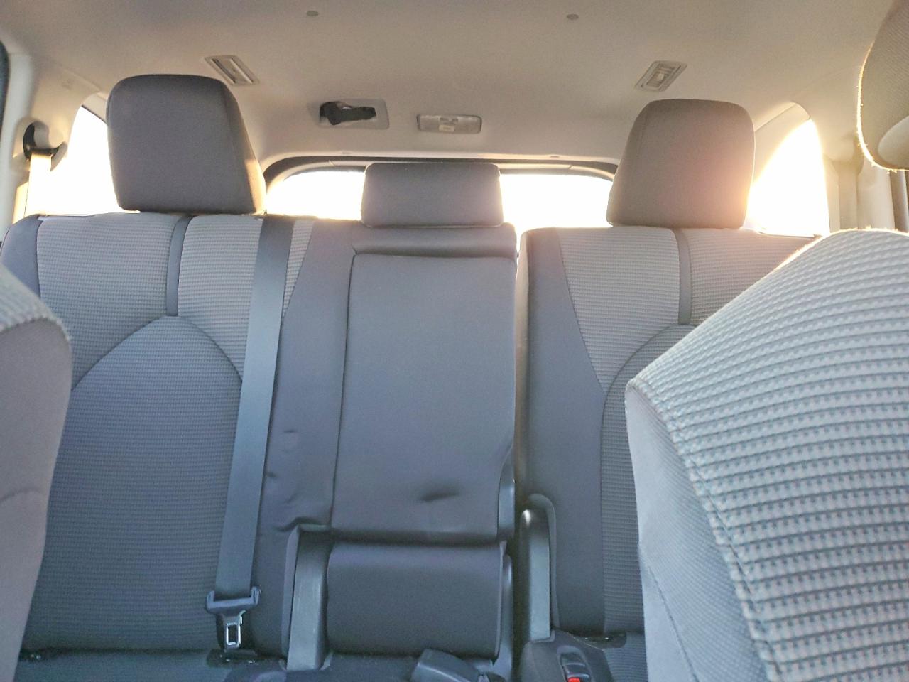 2020 TOYOTA HIGHLANDER HYBRID LE photo 10