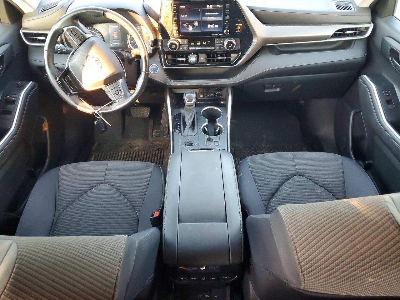 2020 TOYOTA HIGHLANDER HYBRID LE photo 8
