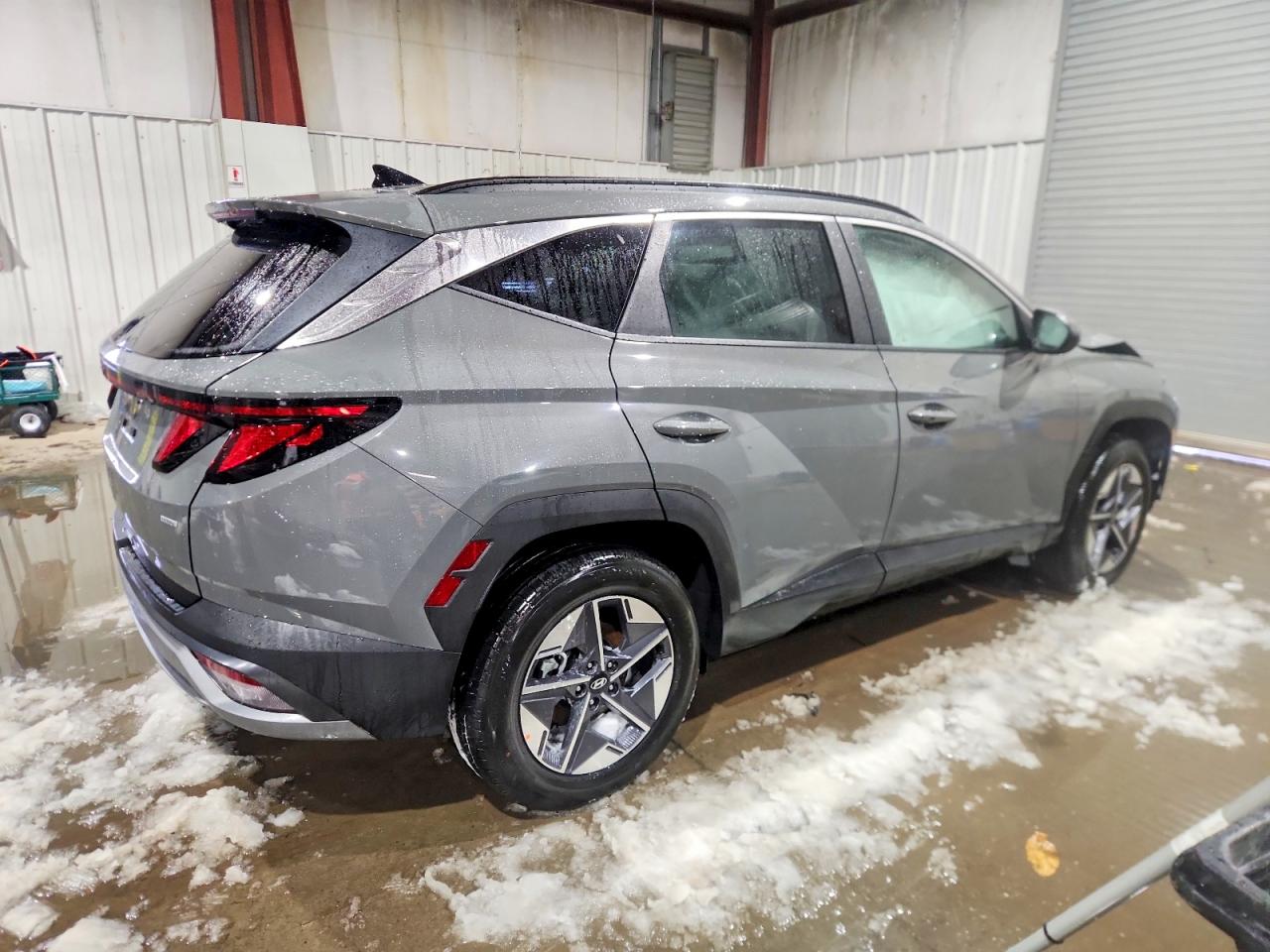 2026 HYUNDAI TUCSON SEL photo 3