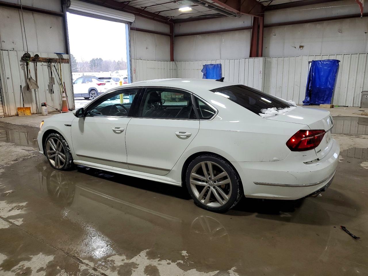 2017 VOLKSWAGEN PASSAT R-LINE photo 2