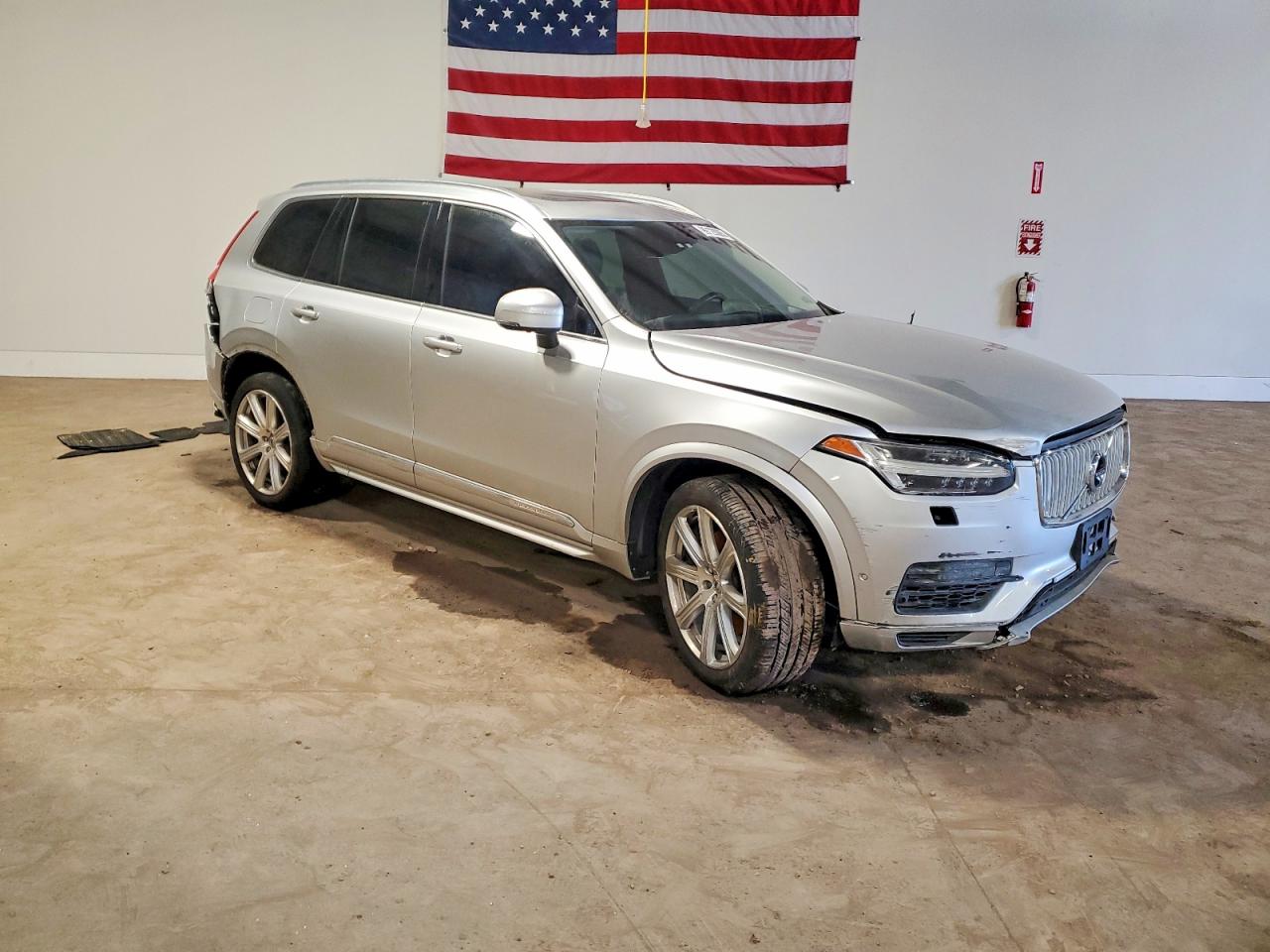 2017 VOLVO XC90 T8 photo 4