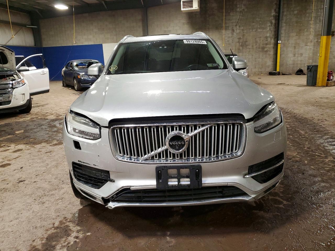 2017 VOLVO XC90 T8 photo 5