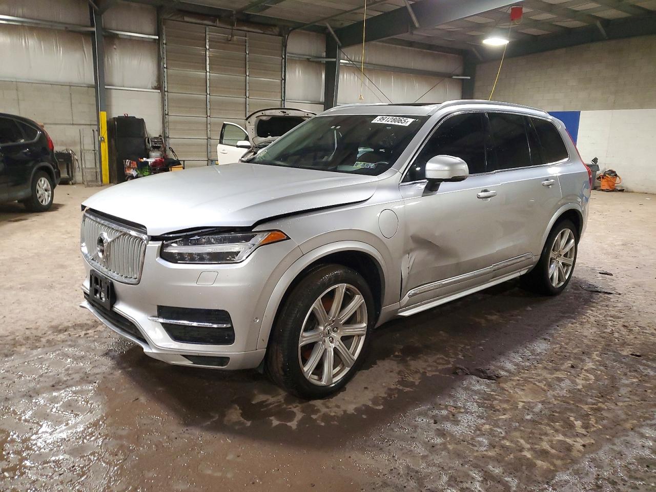2017 VOLVO XC90