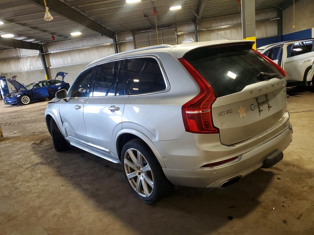 2017 VOLVO XC90 T8 photo 2
