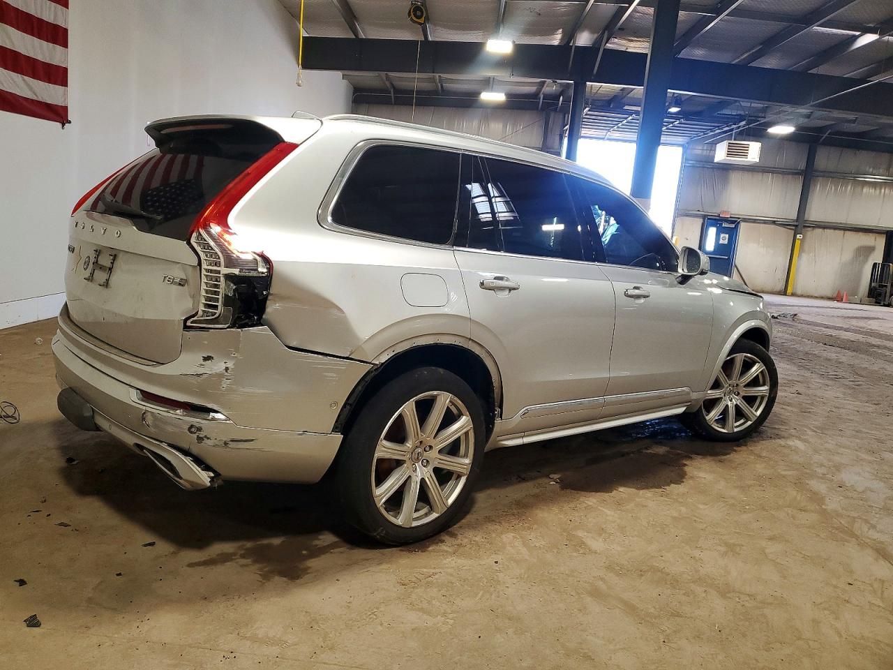 2017 VOLVO XC90 T8 photo 3