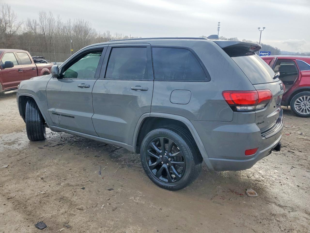 2020 JEEP GRAND CHEROKEE LAREDO photo 2
