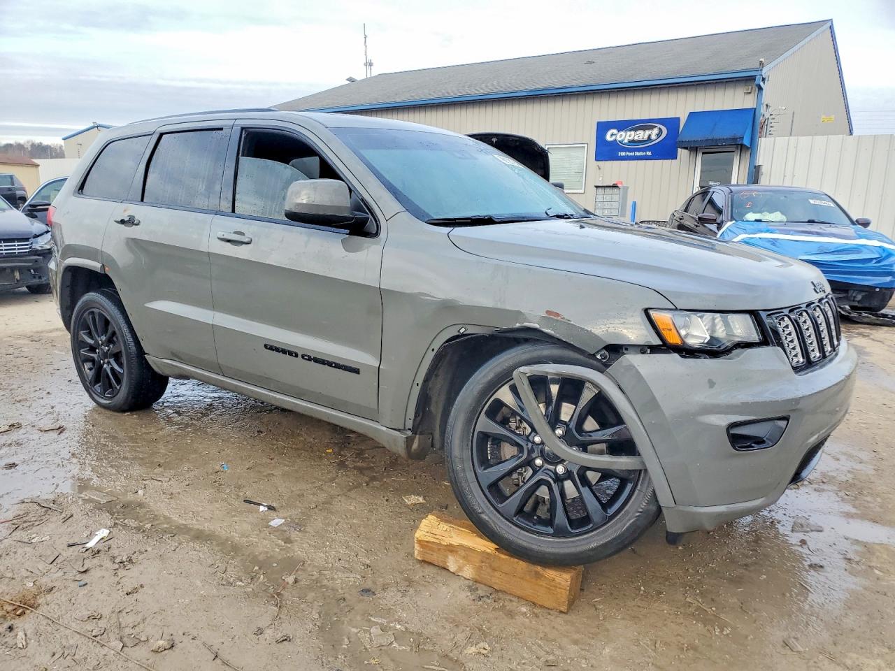2020 JEEP GRAND CHEROKEE LAREDO photo 4