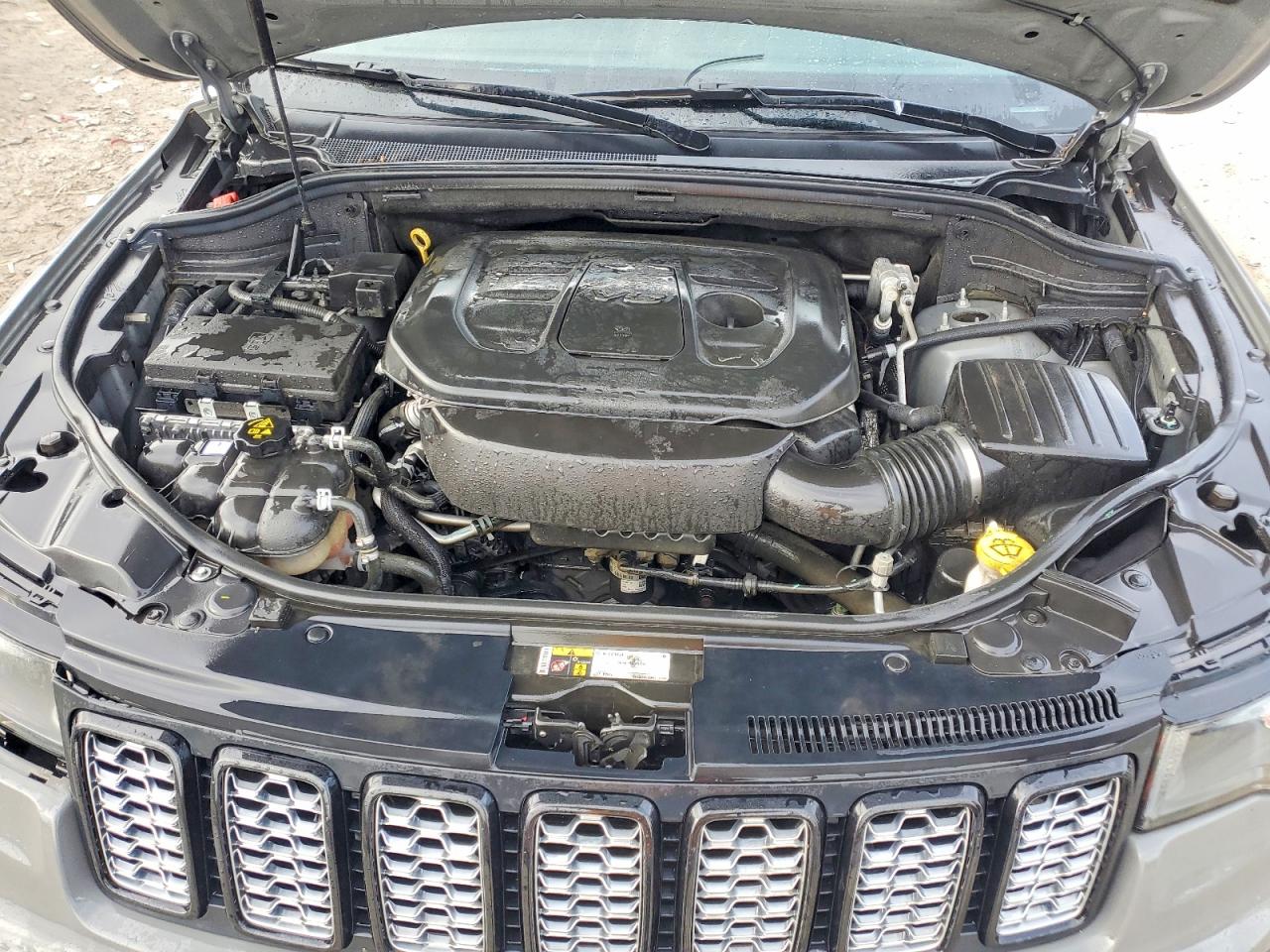 2020 JEEP GRAND CHEROKEE LAREDO photo 12