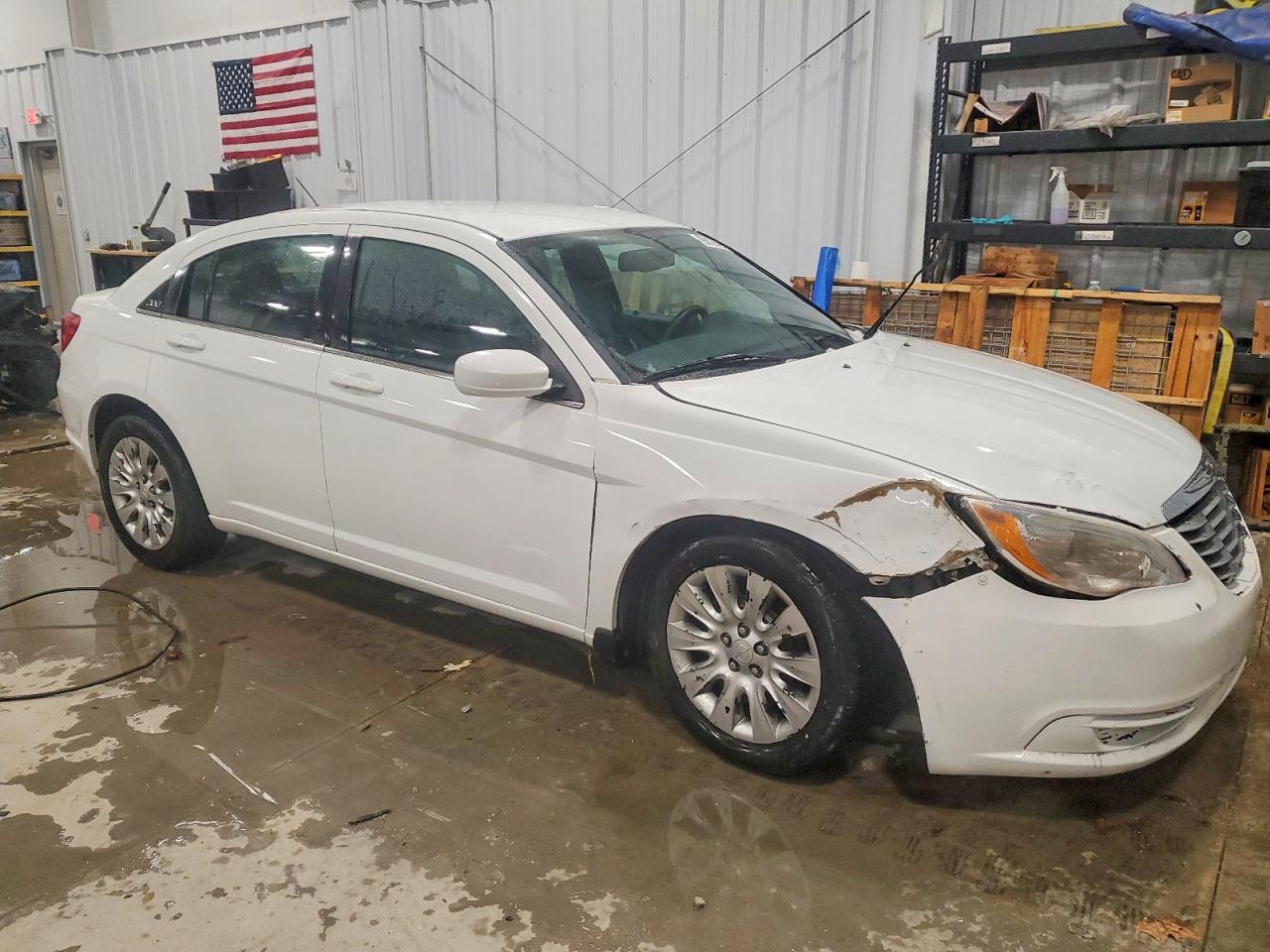2013 CHRYSLER 200 LX photo 4