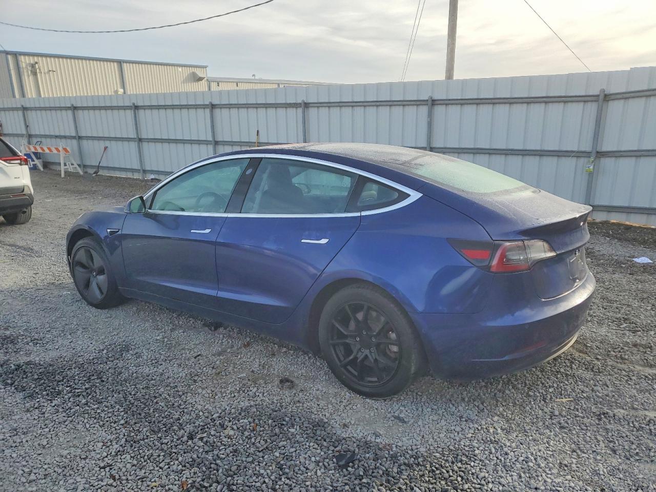 2018 TESLA MODEL 3 photo 3