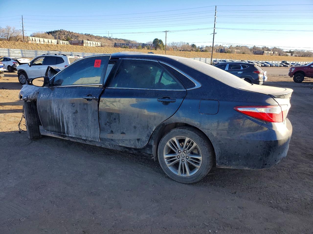 2016 TOYOTA CAMRY LE photo 2