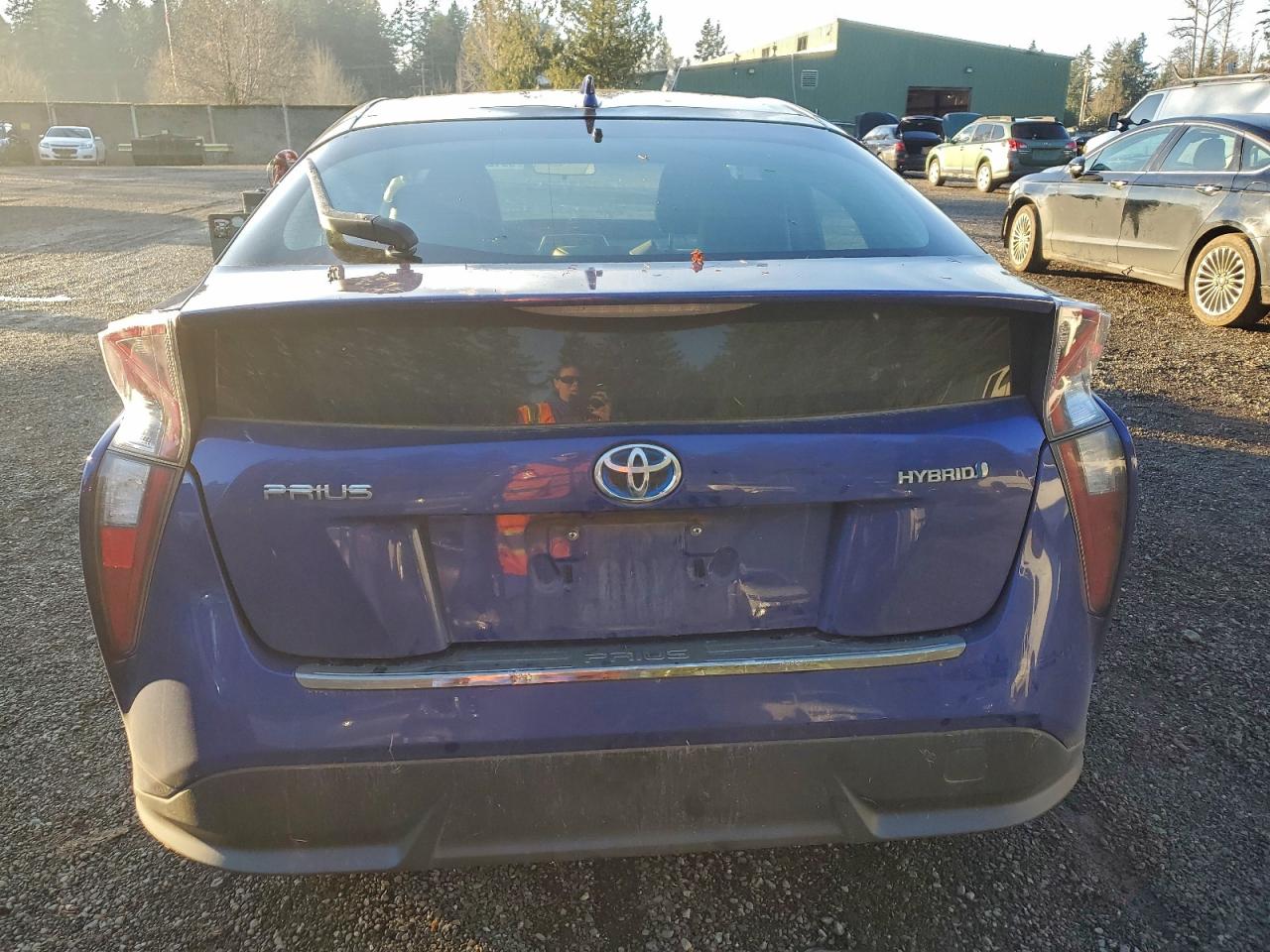2016 TOYOTA PRIUS photo 6