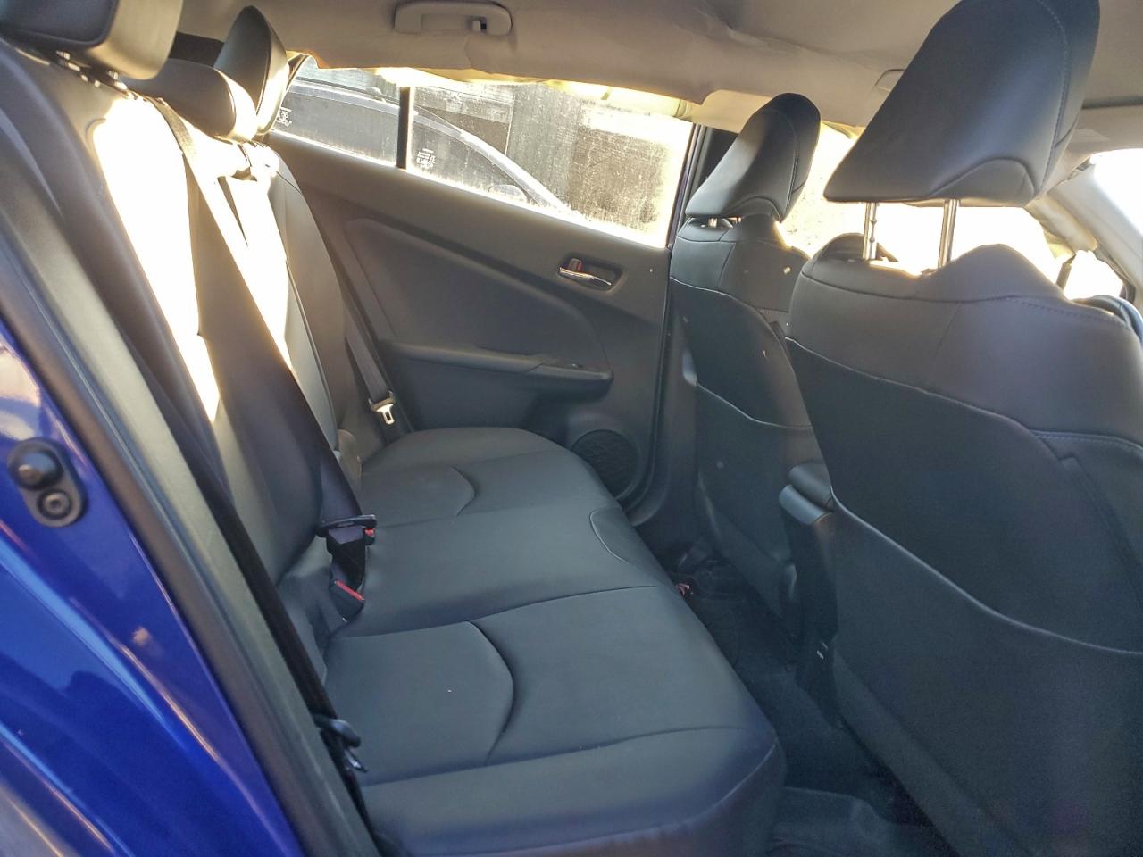 2016 TOYOTA PRIUS photo 10