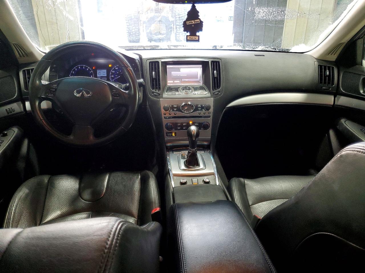 2010 INFINITI G37 photo 8