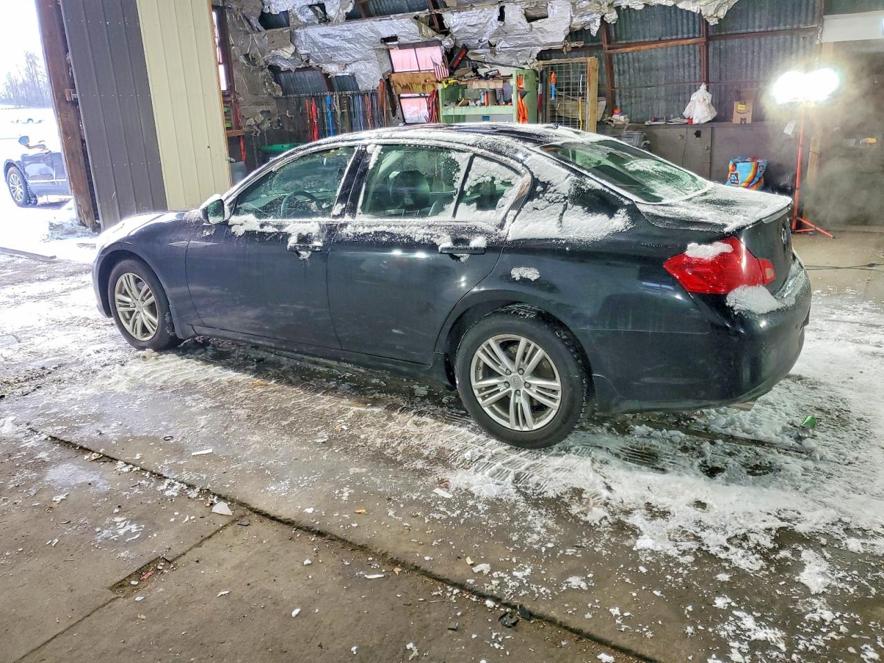 2010 INFINITI G37 photo 2