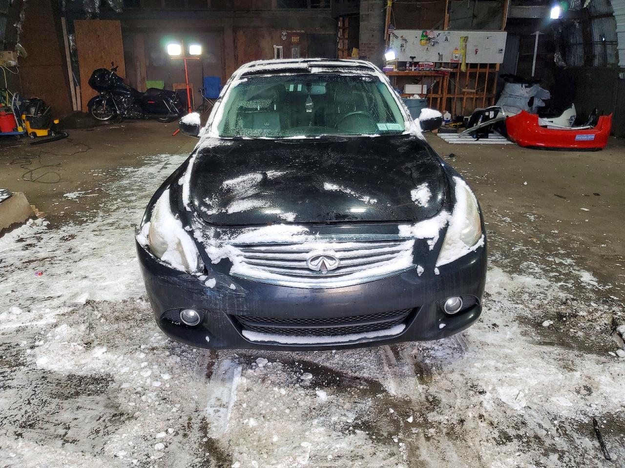 2010 INFINITI G37 photo 5