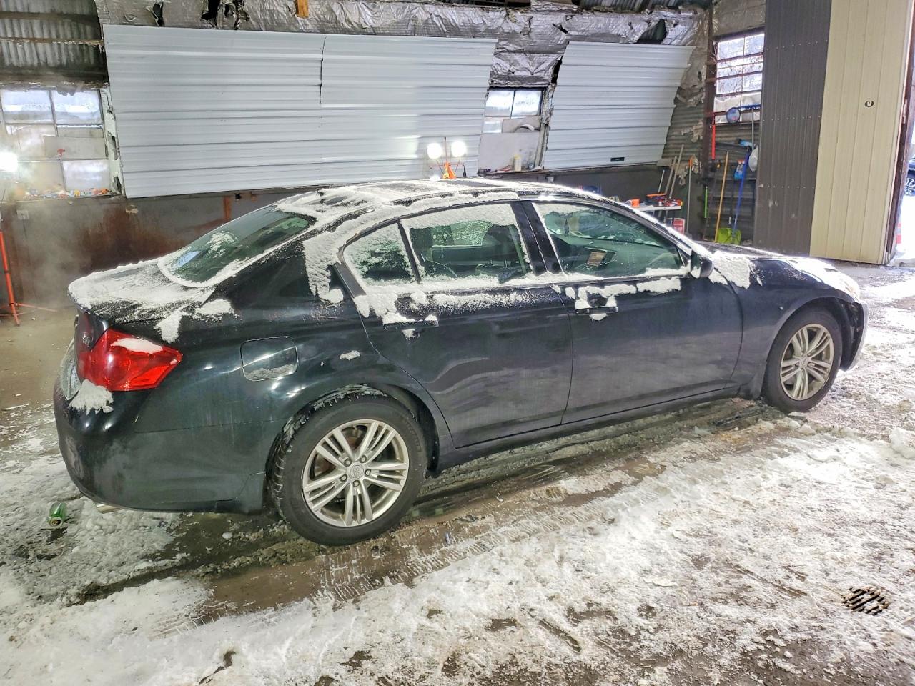 2010 INFINITI G37 photo 3