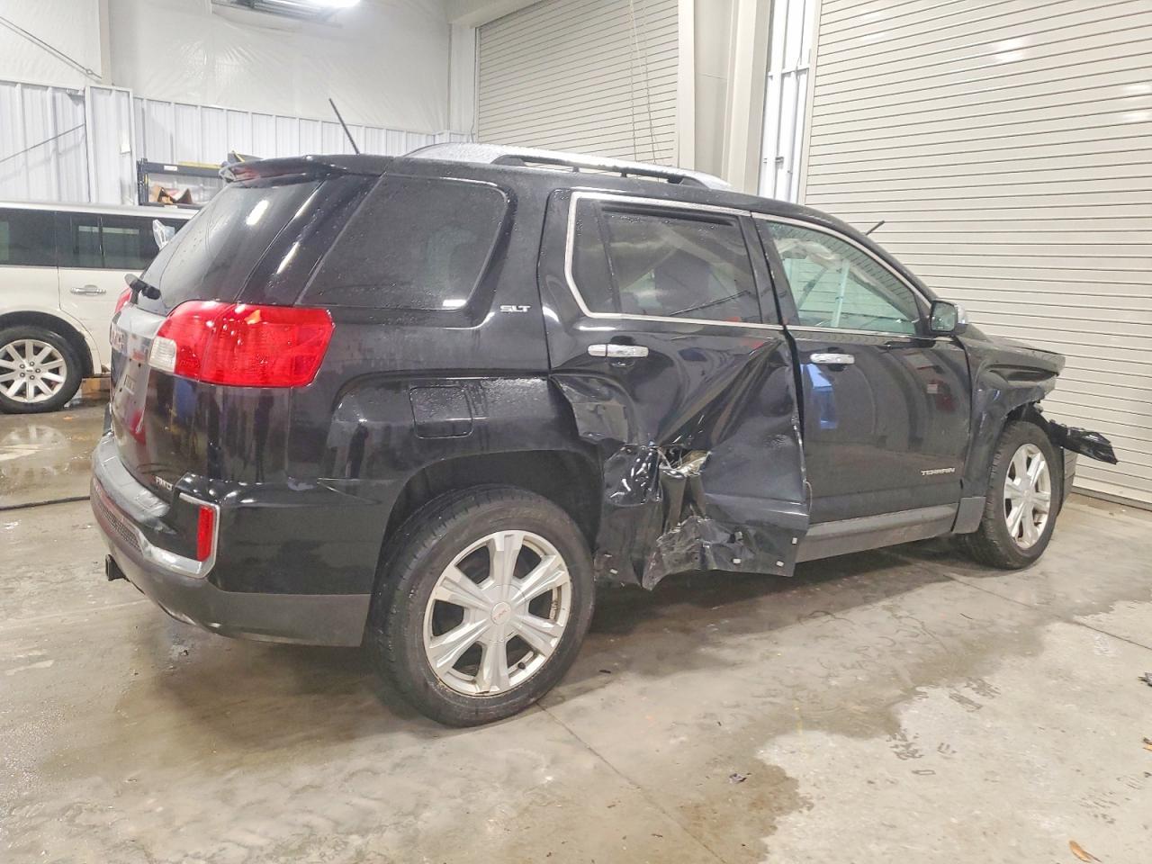 2017 GMC TERRAIN SLT photo 5