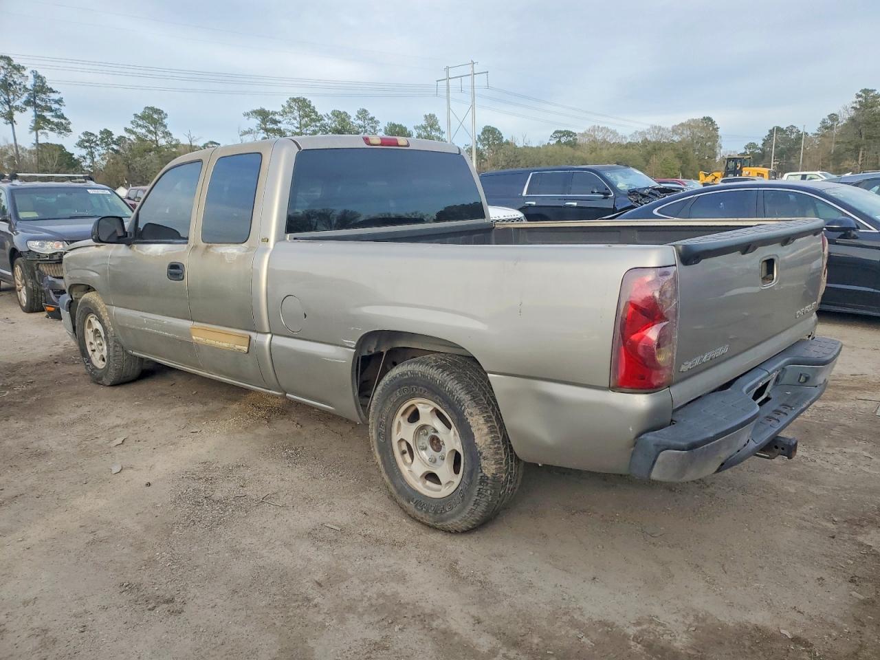 2003 CHEVROLET SILVERADO C1500 photo 2