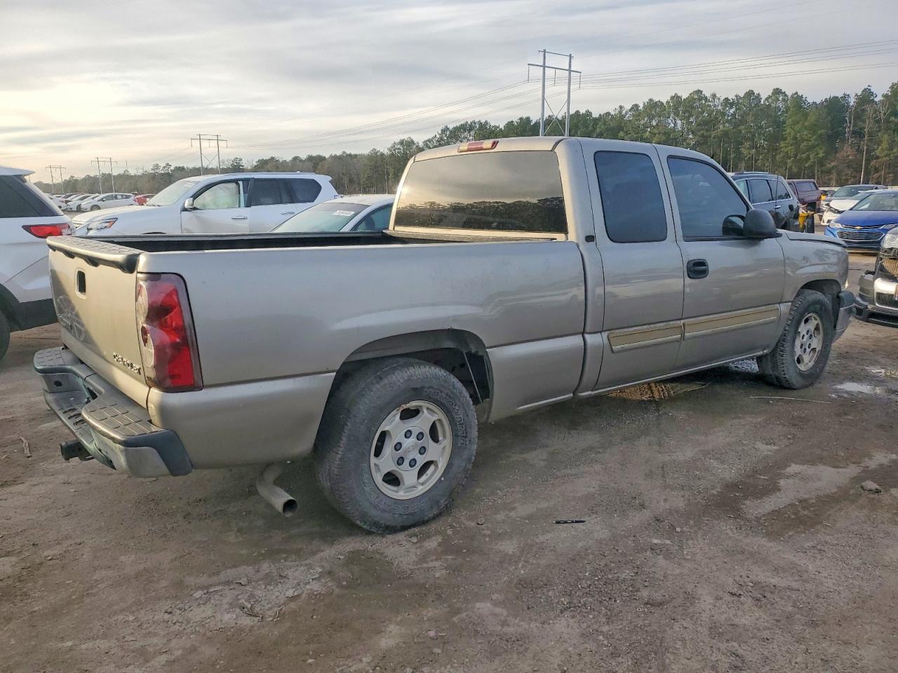 2003 CHEVROLET SILVERADO C1500 photo 3