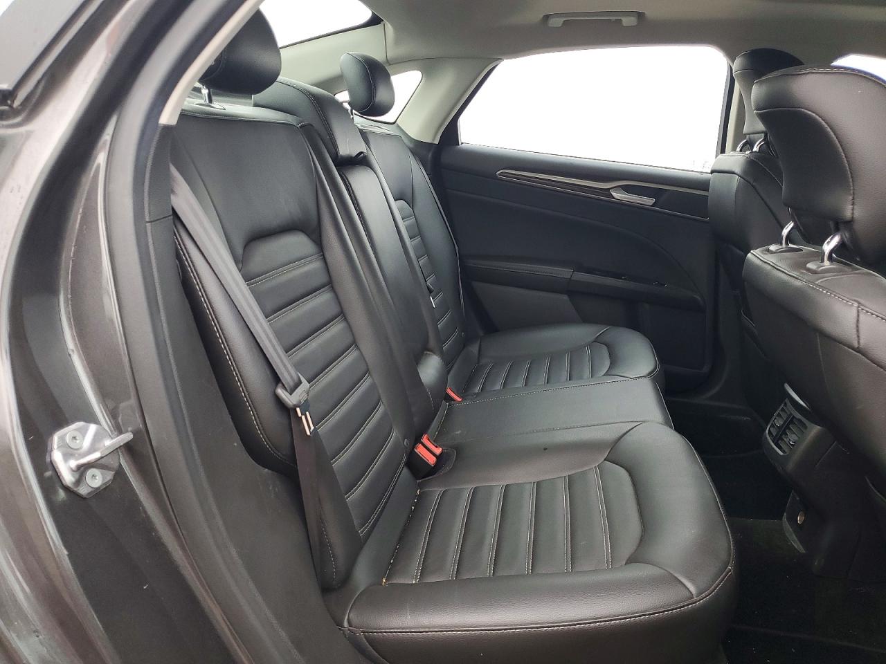 2015 FORD FUSION SE photo 19
