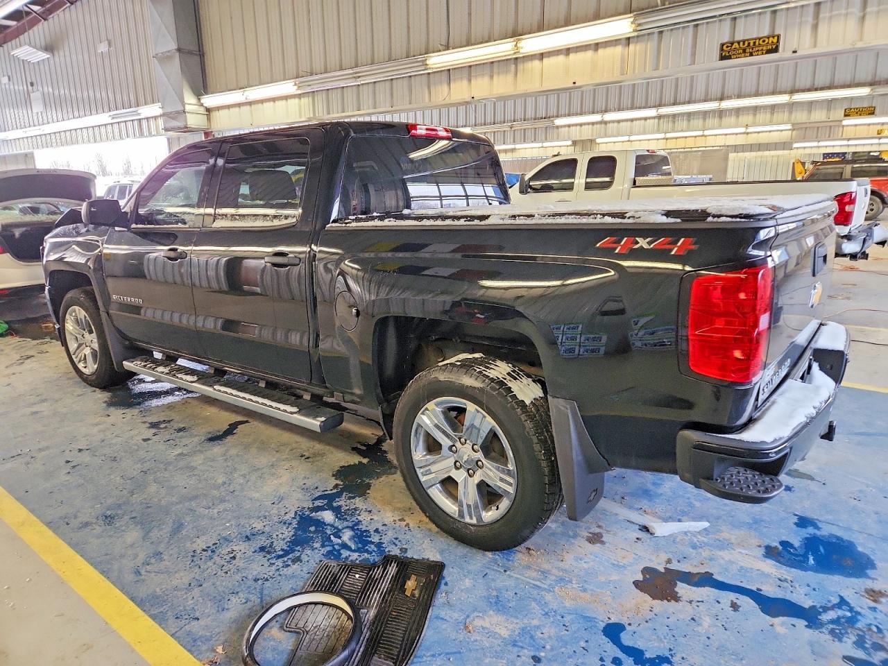 2018 CHEVROLET SILVERADO K1500 CUSTOM photo 2