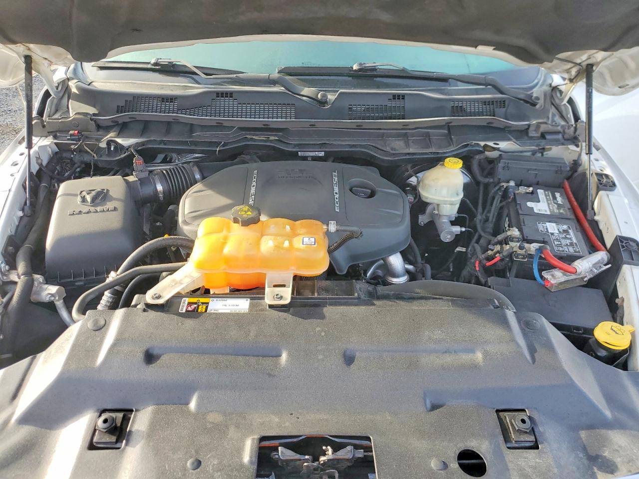 2014 RAM 1500 ST photo 21