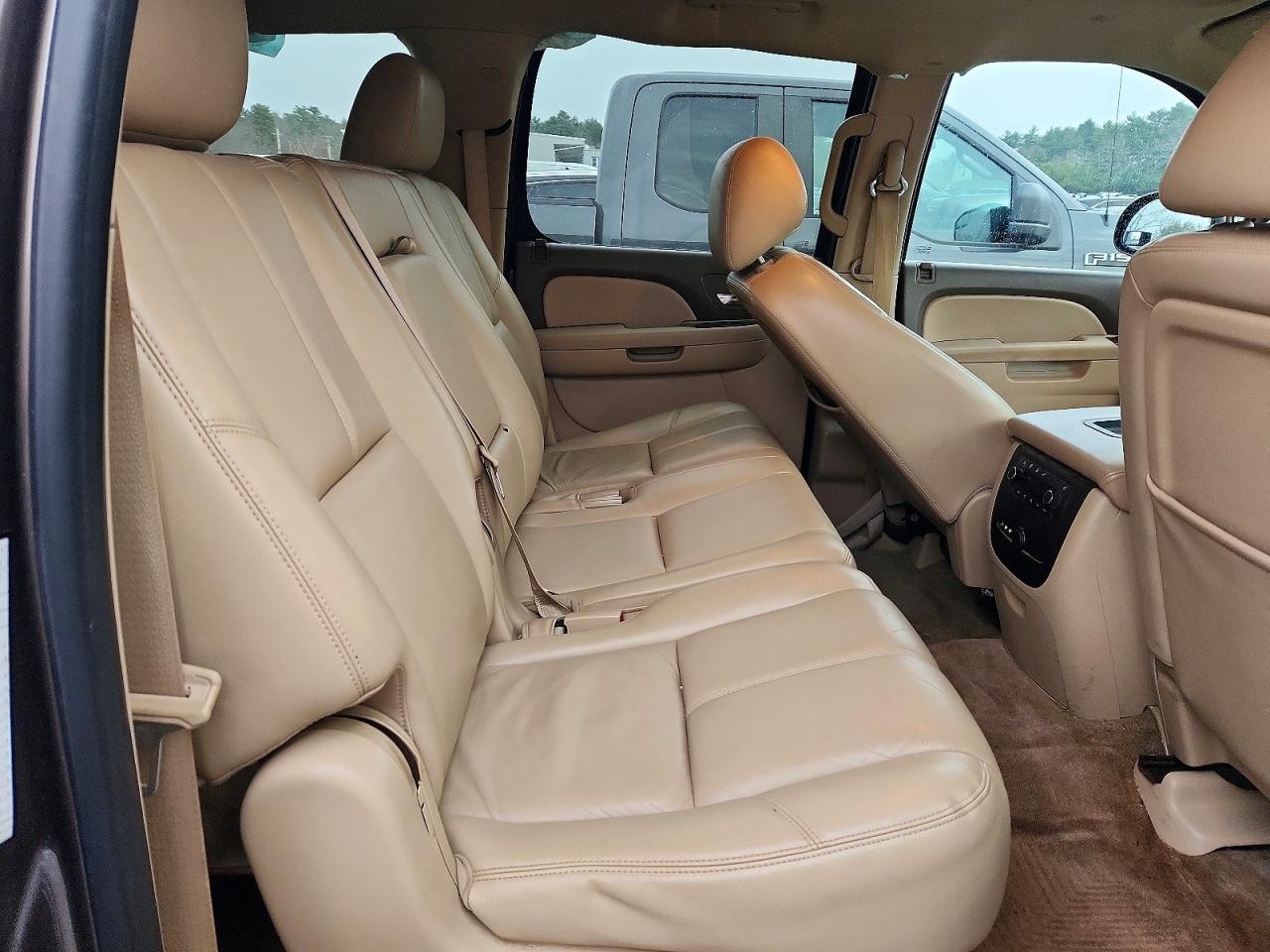 2012 CHEVROLET SUBURBAN K1500 LT photo 11