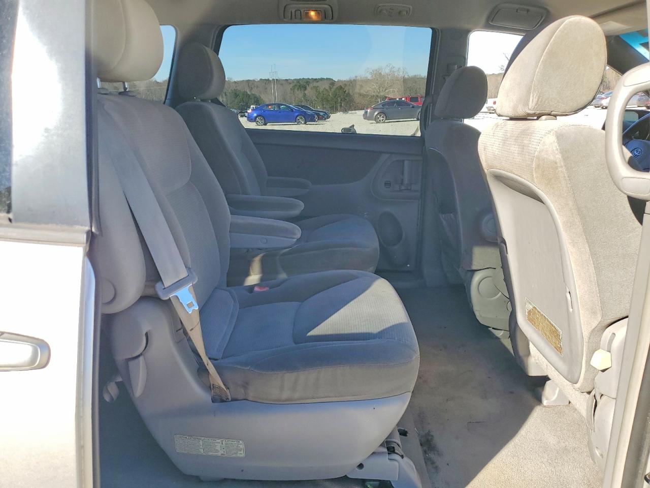 2004 TOYOTA SIENNA CE photo 11